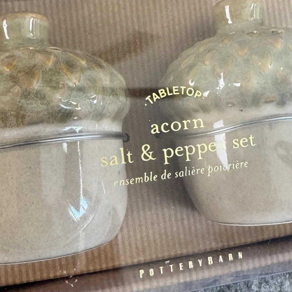 Pottery‎ Barn Salt and Pepper Shakers Acorn Fall Thanksgiving NEW